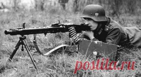 Советские фронтовики в Великую Отечественную называли этот пулемет «косторезом» и «циркуляркой Гитлера». Примечательно, что MG-42 боеспособен и сегодня – в частности, по сообщениям СМИ, его использовали в не угасшем пока военном конфликте на Украине.
