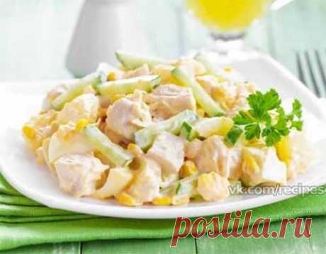 Легкий салат с курицей и кукурузой