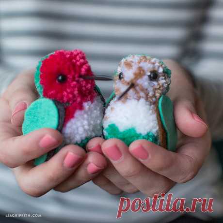 DIY Yarn Pom Pom Hummingbirds