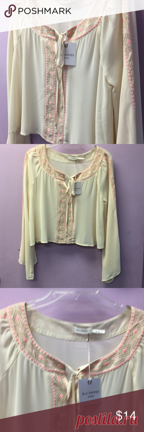 Blu Pepper cream & pink crop bohemian top size M Size Medium NWT orig. $35 Has a sheer look to it with cream & pink. Measurements are shoulder to shoulder 19”, underarm to underarm 20 1/2”, length 19”. Blu Pepper Tops Crop Tops