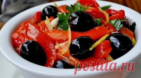 Салат с печёным сладким перцем и оливками