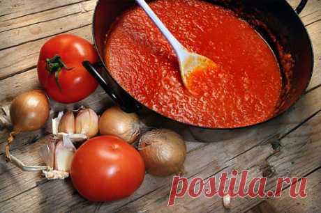 Томатный соус – нестареющая кулинарная классика / Простые рецепты
