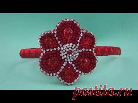 Faça você mesma: Tiara com flor de pérolas e strass