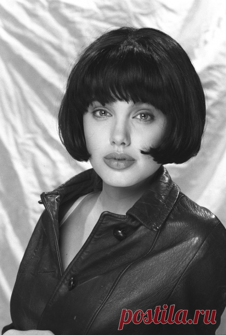 Анджелина Джоли (Angelina Jolie) в фотосессии Роберта Кима (Robert Kim) (1991).