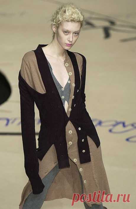 Вивьен Вествуд на Парижской Неделе моды осень 2003 - StyleBistro