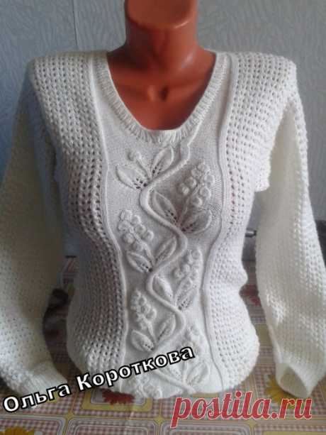 Пуловер женский с центральным узором &quot;листья&quot;.