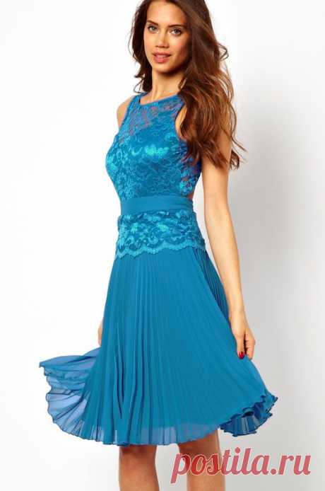 Платье&quot;Нирит&quot;
Артикул: 11133
Цена: 2'543 руб.
Великолепное платье голубого цвета с летящим подолом. Материал: полиэстер. Длина: 107 см.