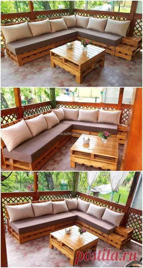 Repurposed Pallets Made Patio Corner Couch | Pallet Ideas
