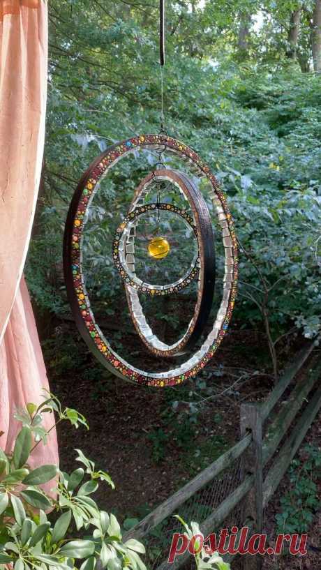 Twosunsart.etsy.com Indoor outdoor garden decoration..enhances a lighted space and lifts the energy. Mosaic design with mirror tiles on hand painted wooden circles that add color and light in a unique…