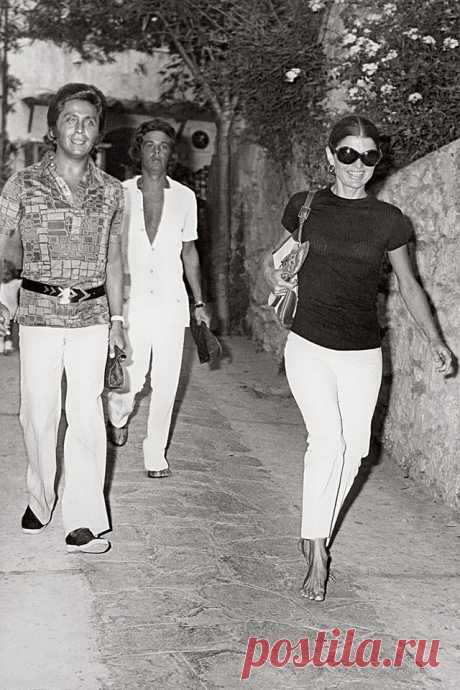 giancarlo-giammetti-with-valentino-and-jacqueline-kennedy-onassis-in-capri-in-1971.jpg (640×960)