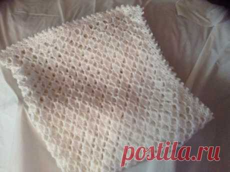 White baby blanket White shell crocheted baby blanket. Perfect for blessings. 35x36