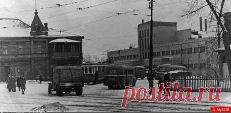 Богородское, Миллионная улица 1950 год.
Трамвайный круг, бани.