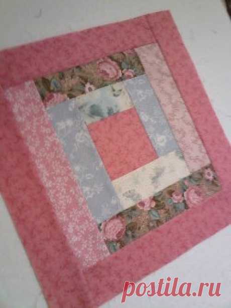 Log Cabin Quilt Block Learn how to build block foundations for log cabin quilts with this easy tutorial. The Log Cabin Quilt Block is one of the most basic quilt block patterns, and it can be used in many variations of log cabin quilts. This quilt block has a feminine feel, but feel free to change the colors for your own liking and purpose. Follow the example of this tutorial to make pink&lt;a href=&quot;https://www.favequilts.com/tag/Log-Cabin-Quilt-Pattern&quot; target=&q...