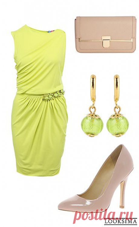 Комплект для дресс-кода &quot;Cocktail Attire&quot;: коктейльное платье яркого лимонного цвета, серьги, пудровые туфли на каблуке, бежевый клатч с золотистой застежкой.