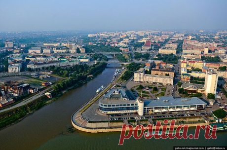 Здесь река Омка впадает в Иртыш