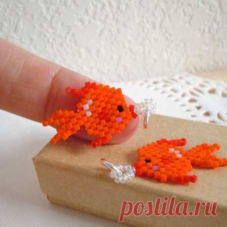Beaded Goldfish Charm / Pendant, Seed Bead Jewelry, Peyote Stitch Bead Weaving