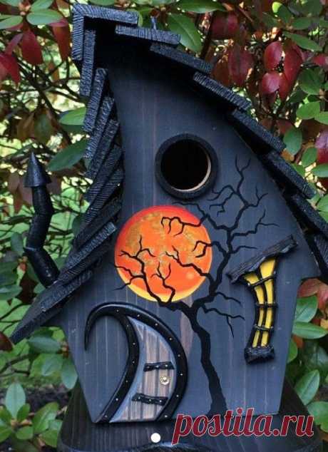 This would be fun to paint. Reminds me of Nightmare Before Christmas!