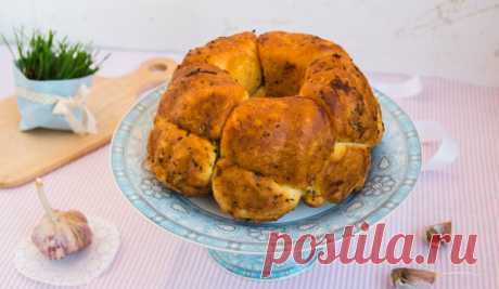 "Обезьяний хлеб" с чесноком и сыром Воздушные мини-булочек с тягучей моцареллой