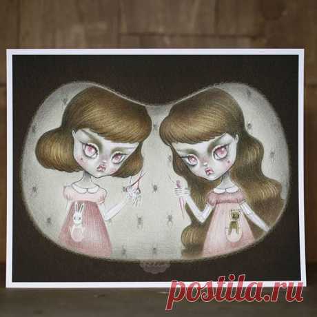 'Creepy Twins'  lovely giclee art print ❤️
#art #artwork #artprint #popsurrealism #lowbrowart #popsurrealart #bigeyes #artgallery #artesania #beautifulbizarre #illustration #mabsdrawlloweenclub #creepycute
