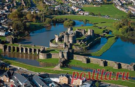Замки Уэльса:средневековый Кайрфилли(Caerphilly Castle)