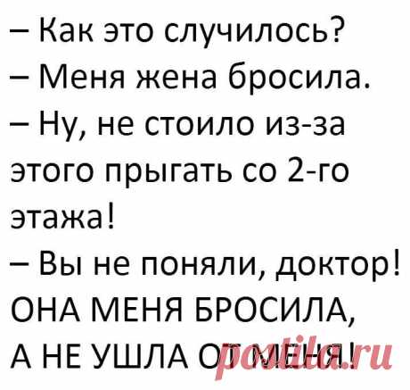 В автобус заходит пьяный мужик с полным стаканом водки в руке.