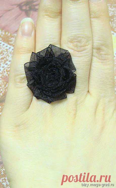 Хэнд-мейд черное кольцо (100 руб)