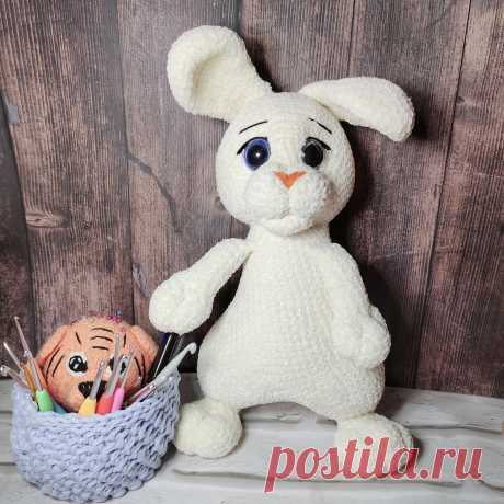 PDF Кролик Рик крючком. FREE crochet pattern; Аmigurumi animal patterns. Амигуруми схемы и описания на русском. Вязаные игрушки и поделки своими руками #amimore - плюшевый кролик, большой заяц, зайчик, зайчонок, зайка, крольчонок из плюшевой пряжи.