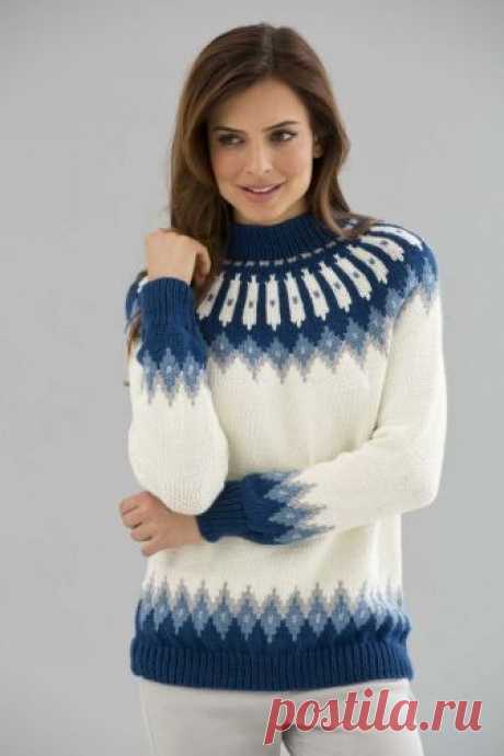 Красивый вязаный свитер со скандинавскими узорами
