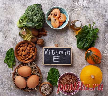 Все, что нужно знать о витамине Е Витамин Е выполняет ряд важных функций в организме. Особенностью его является то, что он жирорастворимый. Витамин Е имеет яркие антиоксидантные свойства: он предохраняет клеточные мембраны, белки, жиры, ДНК от негативного влияния свободных радикалов. В каких пищевых продуктах содержится высокий процент витамина Е?