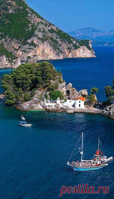 Panagia Island (Νησάκι Παναγίας)  
L'île de Panagia large de la côte de Parga, Preveza, Grèce  |  Pinterest • Всемирный каталог идей