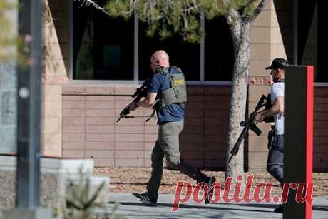 В результате стрельбы в университете Лас-Вегаса погибли три человека. По меньшей мере три человека погибли в результате стрельбы в кампусе Невадского университета в Лас-Вегасе. Еще одного пострадавшего доставили в больницу в критическом состоянии. Им оказался 67-летний преподаватель. Позднее полиция сообщила, что обнаружила тело стрелка.
