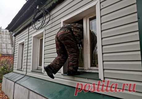 Воры не сумели вскрыть наш домик, потому что муж его правильно защитил. Рассказываю, как. Но они оставили нам инструмент Как мы комплексно защитили свой дачный домик.