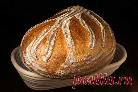 Подовый вариант Клайтоновского хлеба. Для разнообразия испек сегодня Клайтоновский хлеб не в форме, а в виде подового хлеба. Вот уж воистину, на хлеб влияет всё, не только состав теста и режим выбраживания, но и способ выпечки, в том числе: Рецептура на 1 хлеб: - 384 г. - мука в/с х/п; - 2 г. - инстантные дрожжи; - 5+ г. - соль; - 10…