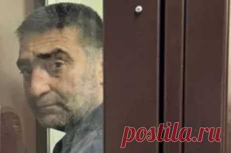 Отец Аббасова заявил, что накопил найденные у него в квартире 70 млн рублей. Обвиняемый не смог подтвердить происхождение крупной суммы денег, сообщила следователь.