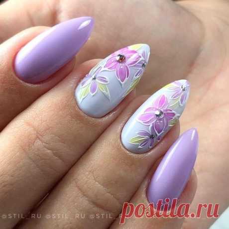 Красивые сиреневые ногти с цветами