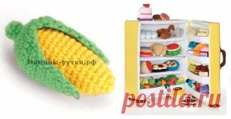 Бананы и зеленый салат для вязаного холодильника. Готовые размеры (≈ Ø х длина): 4,5 x 7,5 см
Початок кукурузы и сосиски https://marrietta.ru/post374579146/