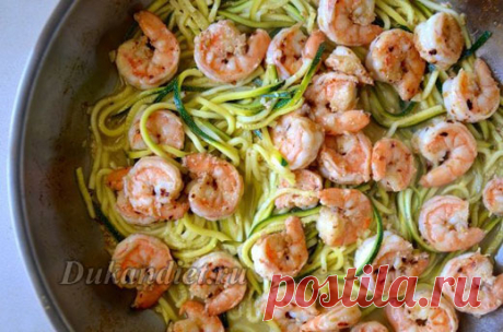 Зеленые спагетти из цуккини с креветками | Диета Дюкана
