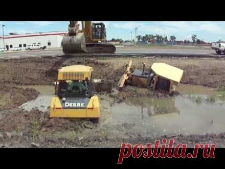 345CL Excavator Pulls Out 2 Deere Dozers From a Canal "Stuck?"