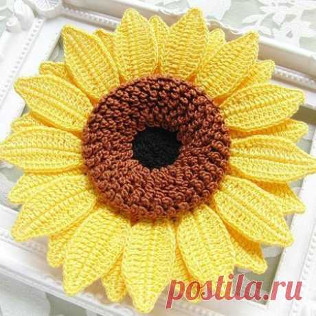 Sunflowers are my favorite flowers!!! I'm so happy!!!
 Get it free, I'll send it to anyone answers yes.
 Step by Step: https://bit.ly/Sunflowers-crochet33