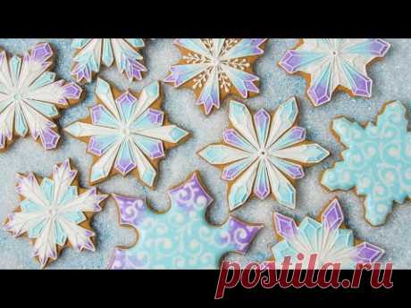 Frozen-inspired Gingerbread Snowflake Cookies!