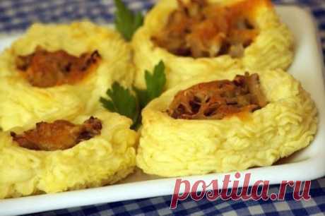 Вкуснейшие картофельные гнездышки с грибами и сыром
