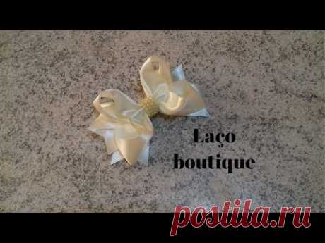 Laço boutique com spike e pérolas