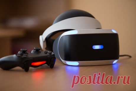Шлем PlayStation VR 2 провалился в продаже. Шлем виртуальной реальности PlayStation VR 2 провалился в продаже. Как стало известно источникам агентства, Sony удалось собрать относительно небольшое количество предзаказов на VR-шлем нового поколения. Как сообщается, японская компания снизила прогнозы продаж PlayStation VR 2 до одного миллиона единиц.