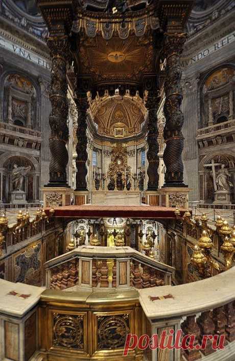 Saint Peter's tomb in St. Peter's Basilica, Rome, Italy  |  Pinterest • Всемирный каталог идей
