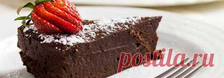 Простой шоколадный тортик без муки • Рецепт Приготовьте необыкновенно вкусный и простой шоколадный тортик без муки. Ароматный, нежный, влажный и вкусный торт украсит любой праздничный стол.