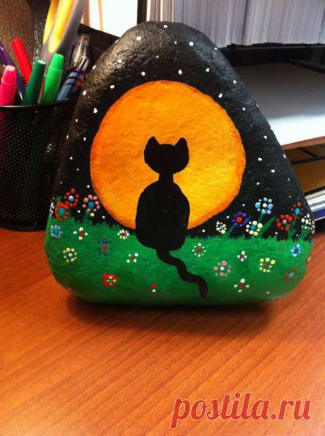 Halloween Kitty | Painted Rocks