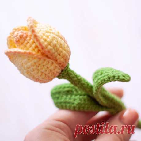 PDF Тюльпан крючком. FREE crochet pattern; Аmigurumi flower patterns. Амигуруми схемы и описания на русском. Вязаные игрушки и поделки своими руками #amimore - маленький тюльпан, цветок, цветочек, цветы, 8 марта.