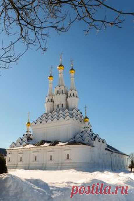 Трёхшатровая Одигитриевская церковь в монастыре. Вязьма.