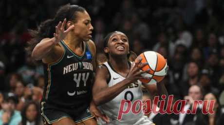 «Лас-Вегас» второй раз подряд выиграл чемпионство женской НБА. «Лас-Вегас Эйсес» одержал победу над «Нью-Йорк Либерти» в финальной серии женской НБА (WNBA). Читать далее