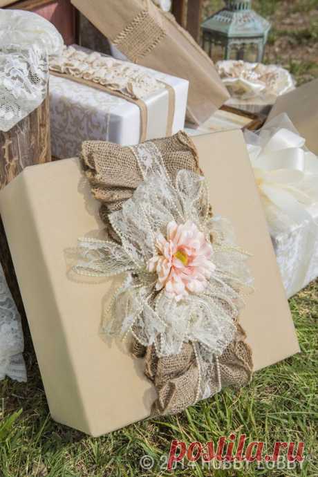 Here’s a pretty thought: when you wrap the gifts for your attendants, add some touches that tie them to your décor. We’re thinking burlap ribbon, bits of pearl-edged lace, and subtle coordinating…